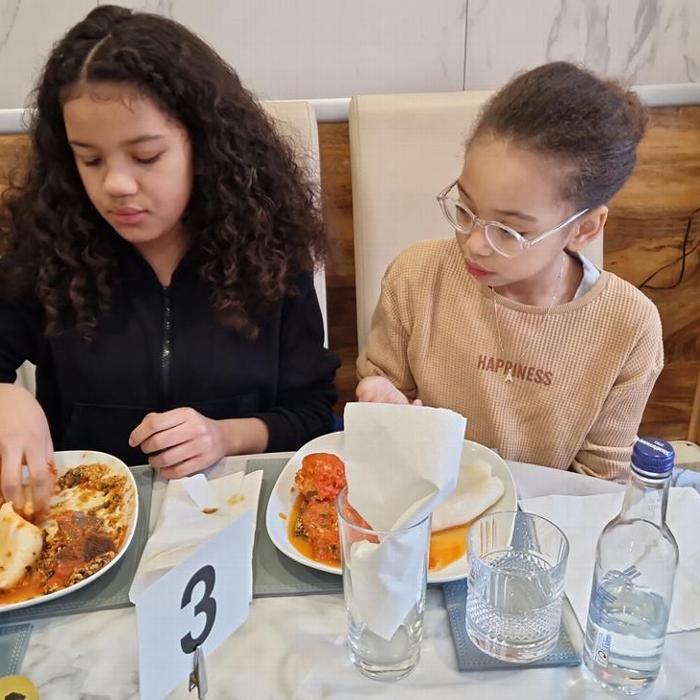 Two girls eating at Dokis restaurant